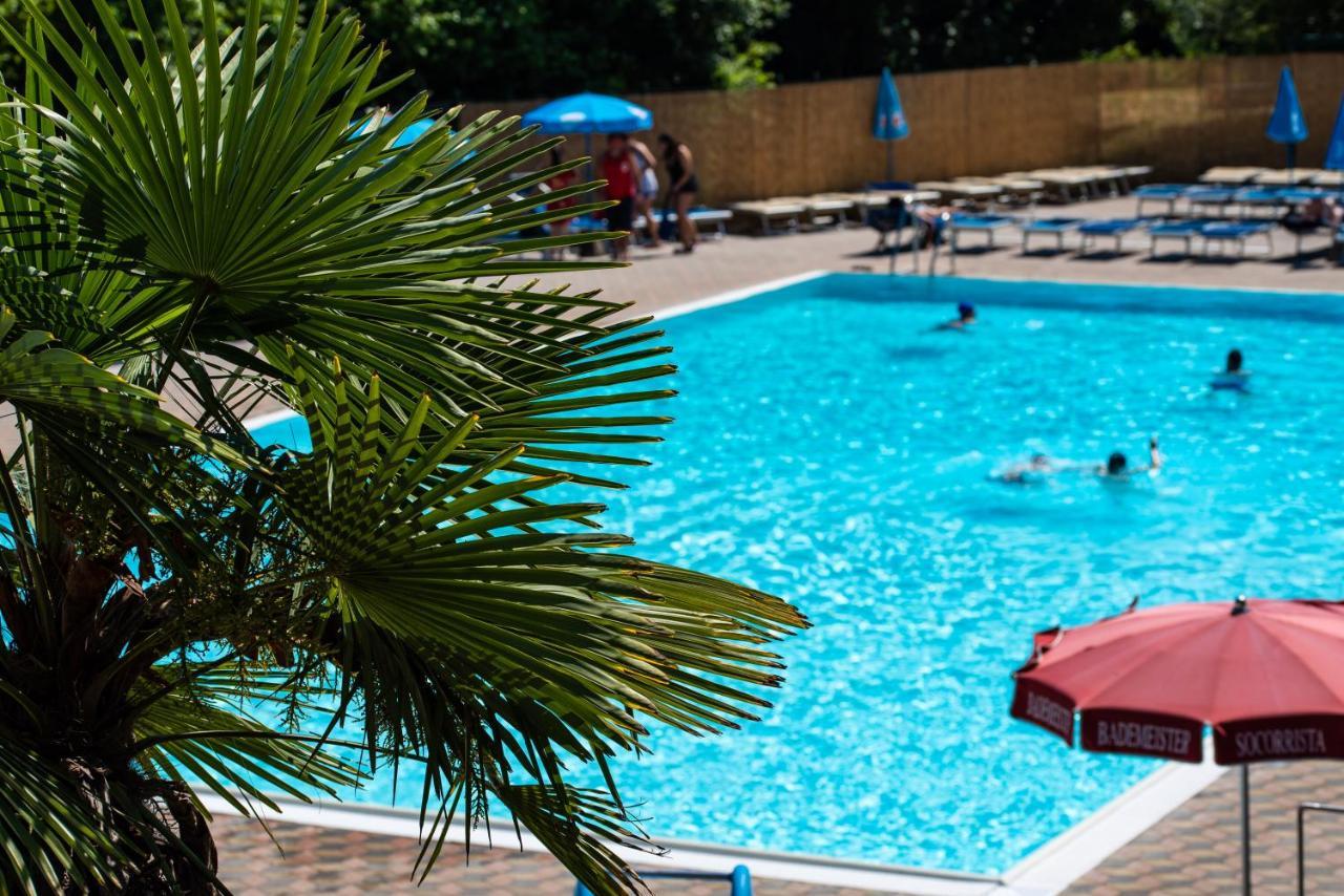 Troghi Camping Village Il Poggetto מראה חיצוני תמונה