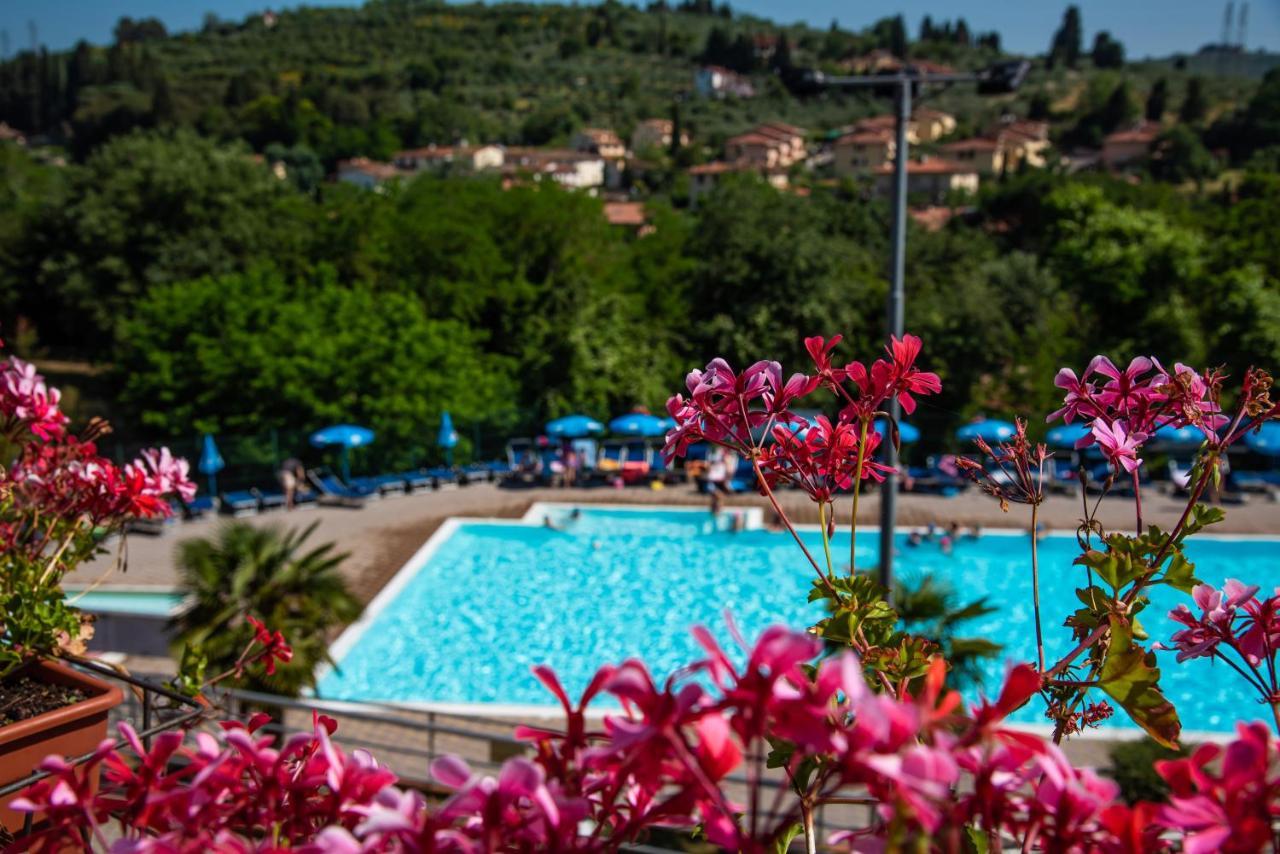 Troghi Camping Village Il Poggetto מראה חיצוני תמונה