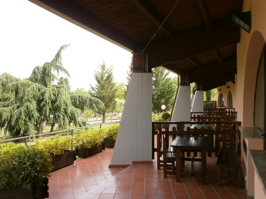 Troghi Camping Village Il Poggetto מראה חיצוני תמונה