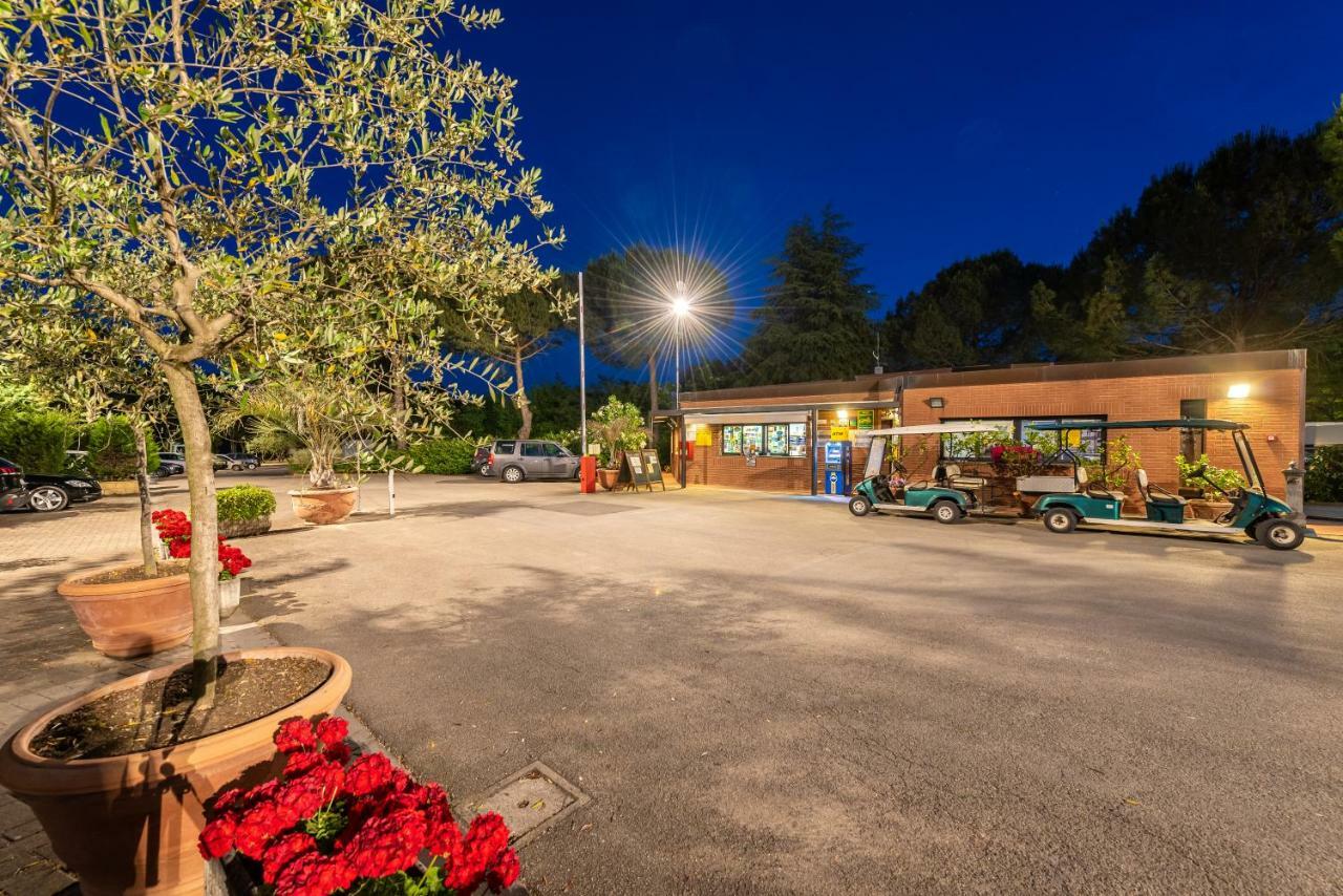 Troghi Camping Village Il Poggetto מראה חיצוני תמונה