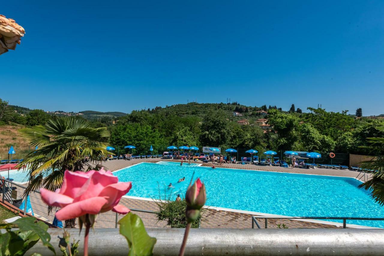 Troghi Camping Village Il Poggetto מראה חיצוני תמונה